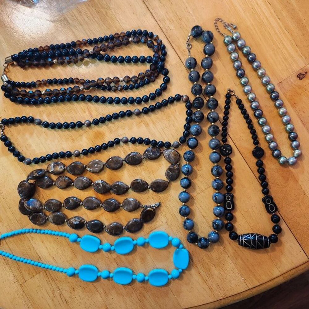 Vtg Plastic Necklaces 7